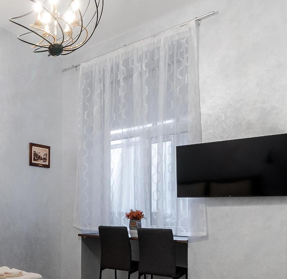 Golden Violin ! Apartments Lviv T المظهر الخارجي الصورة