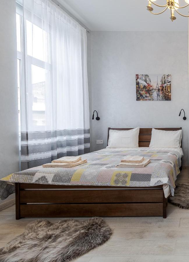 Golden Violin ! Apartments Lviv T المظهر الخارجي الصورة