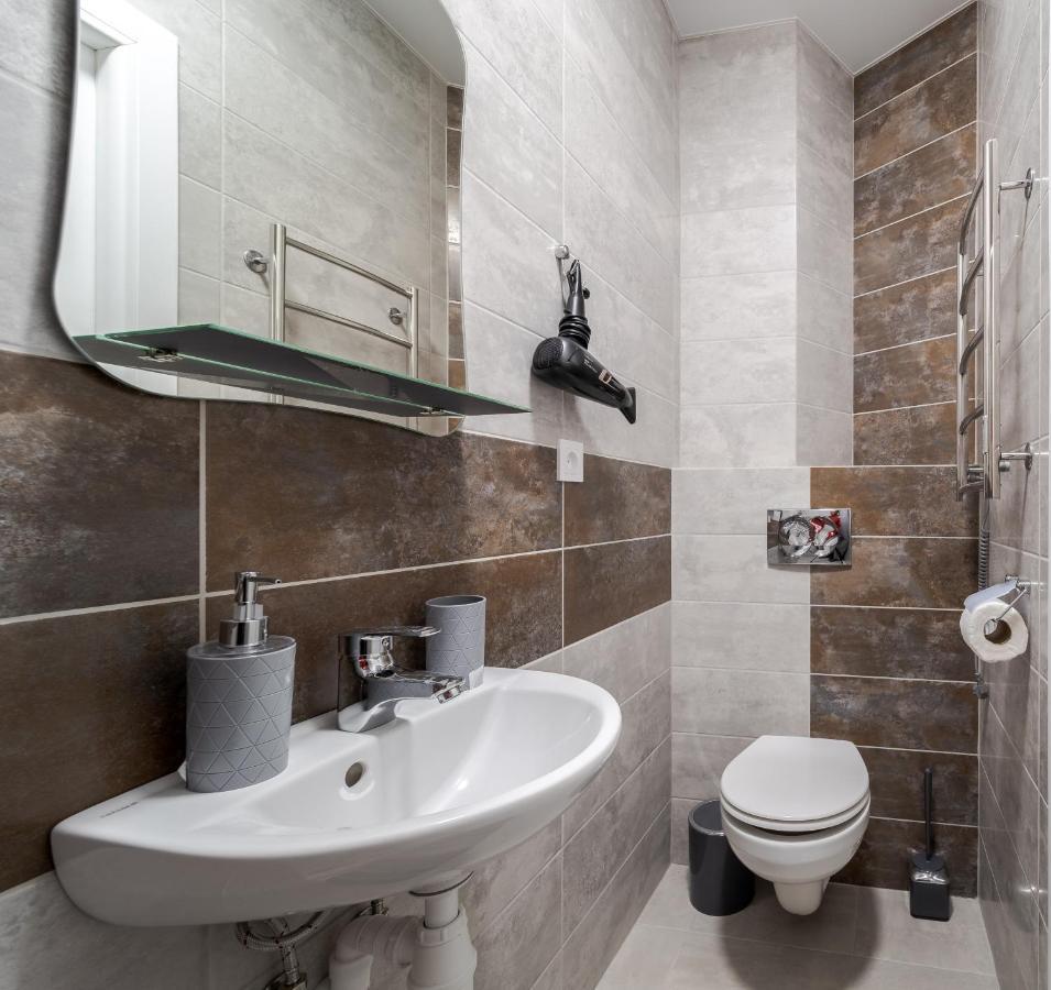 Golden Violin ! Apartments Lviv T المظهر الخارجي الصورة